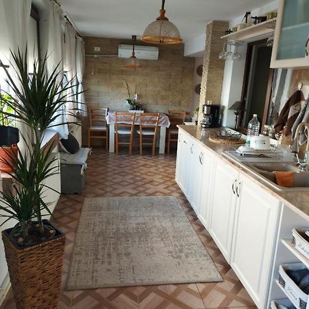 Apartamento Flomar By The Sea Mangalia Exterior foto
